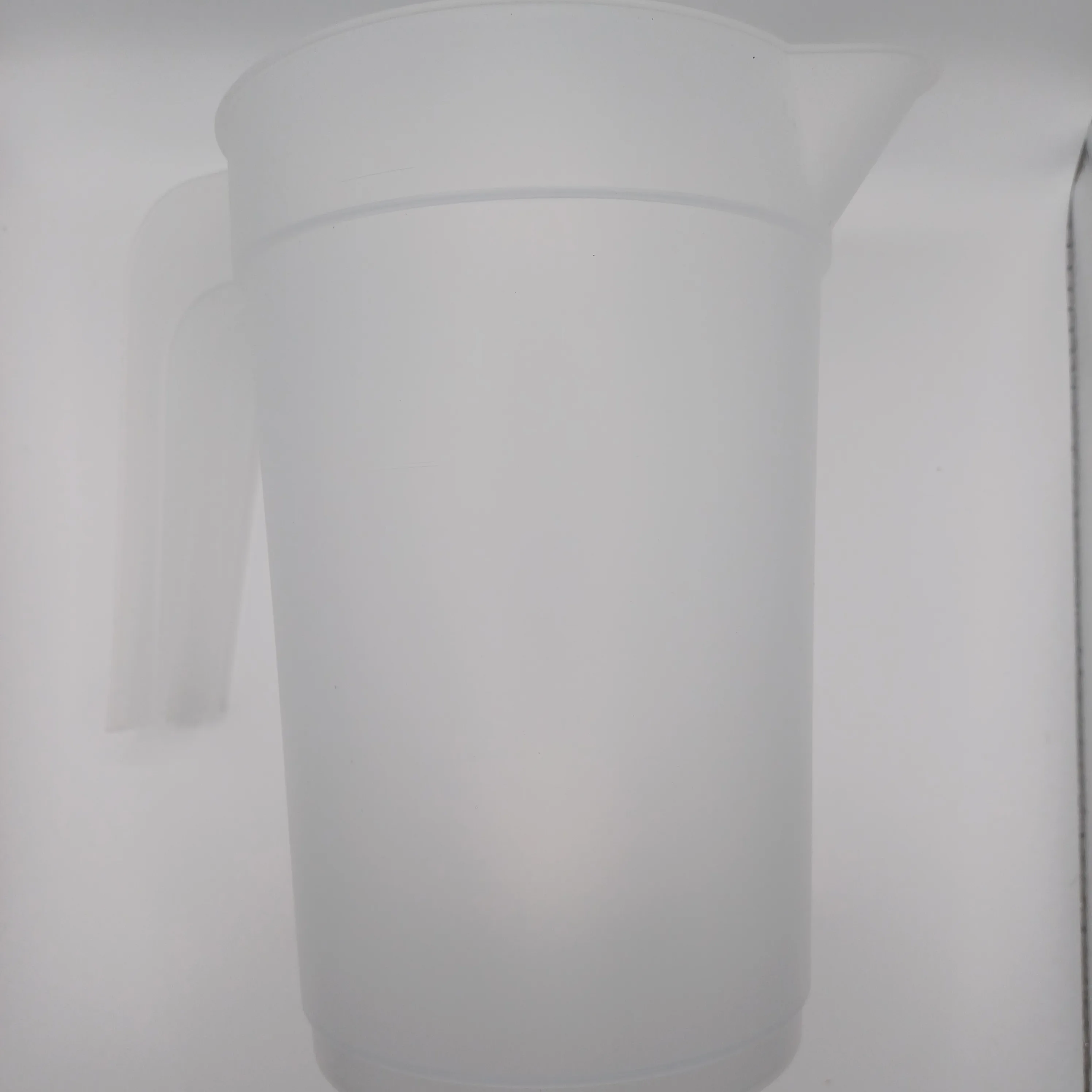 Pichet en plastique