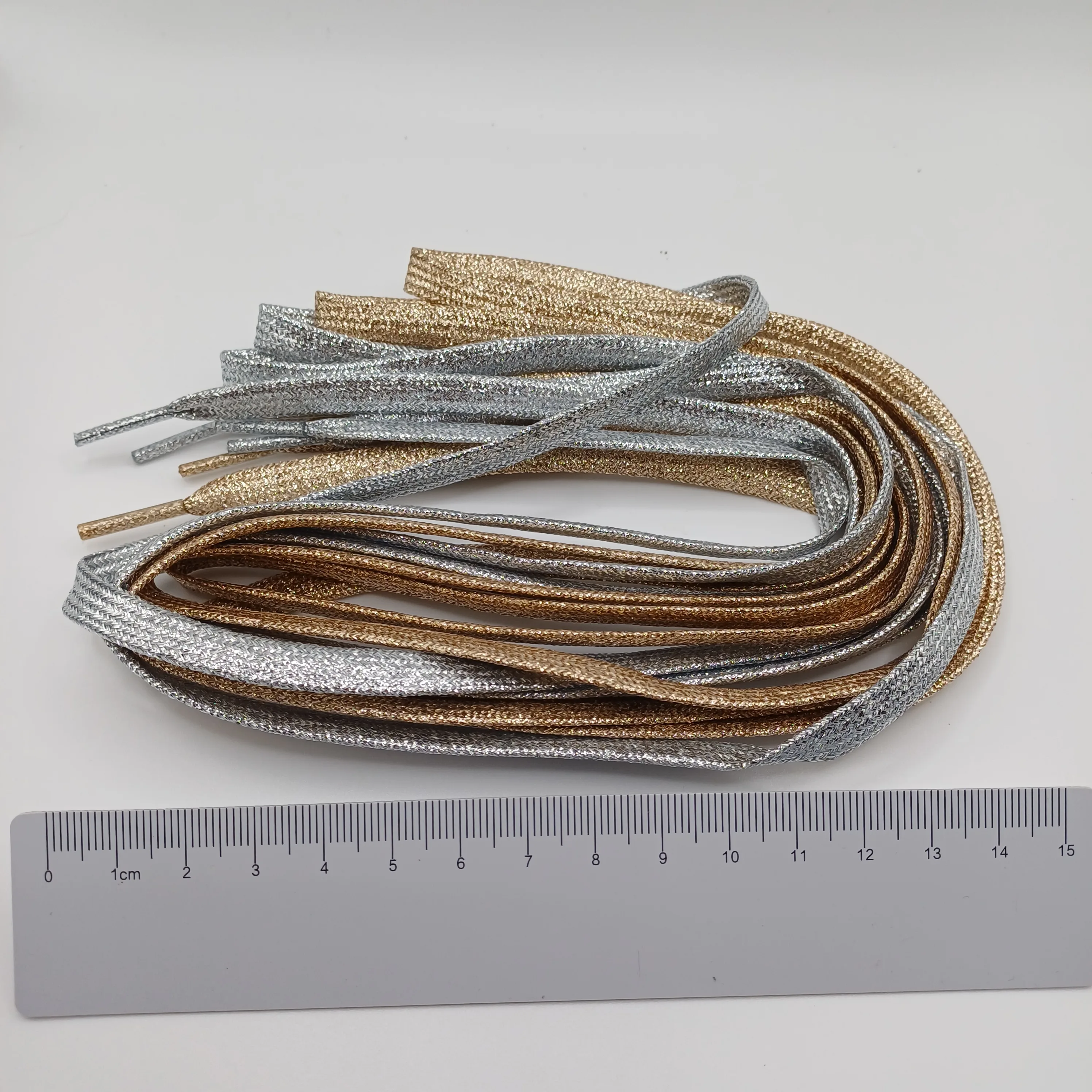 Lacets plats scintillants