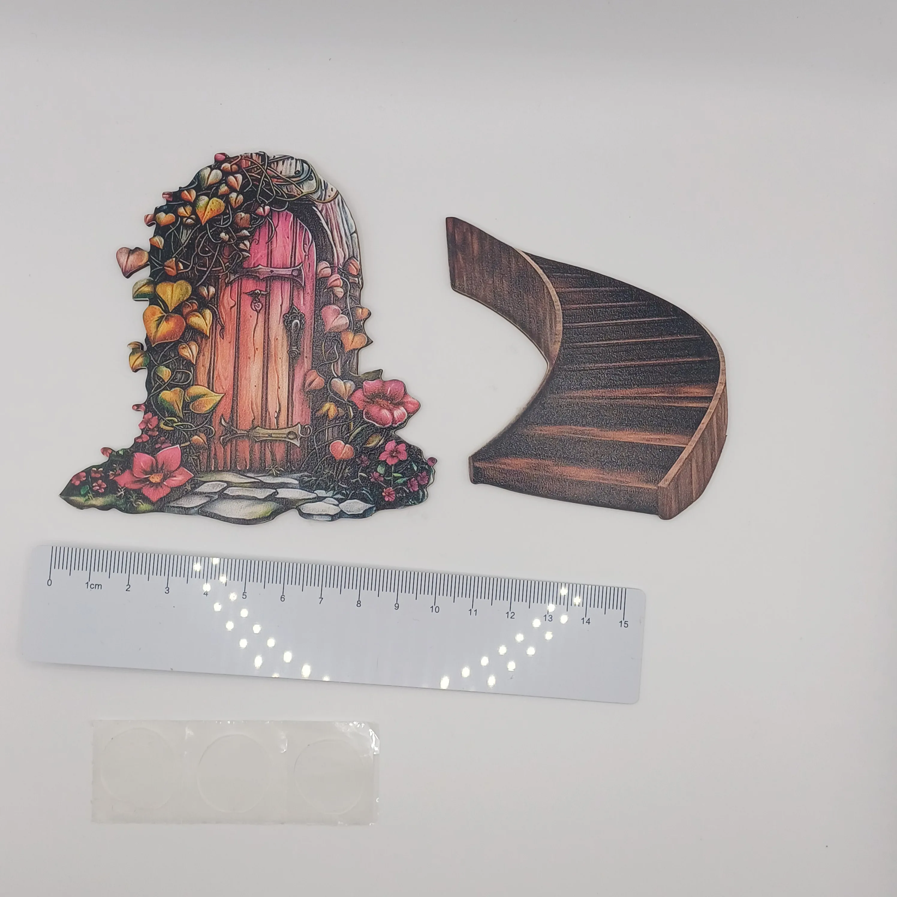 Porte elfe et escalier en bois
