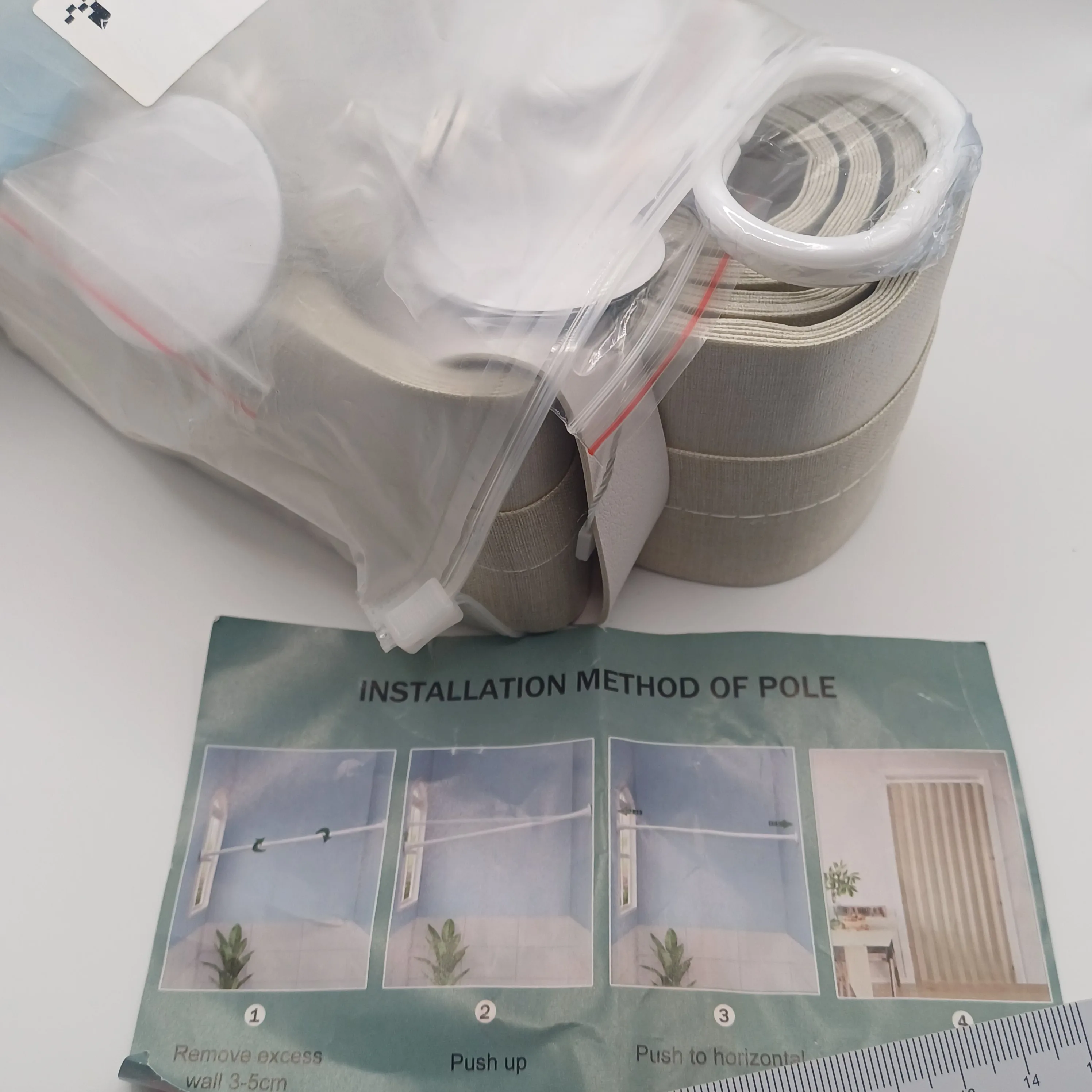 Rideau beige clair pliable et imperméable