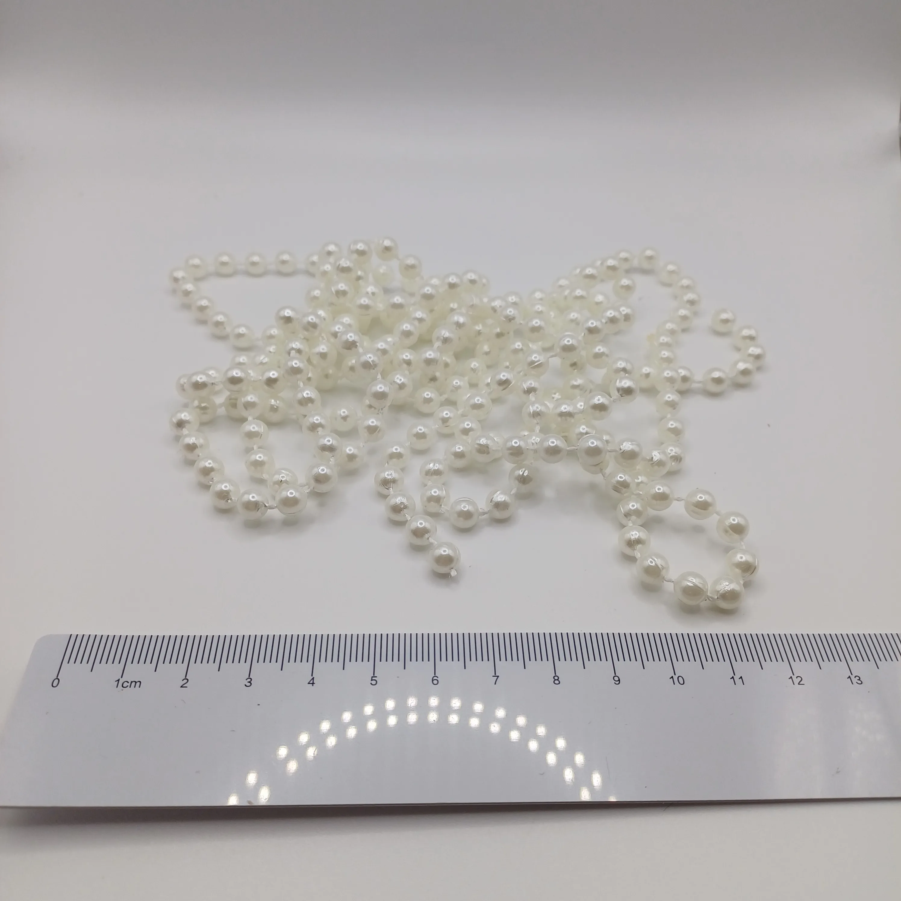 Perle plastique reliée