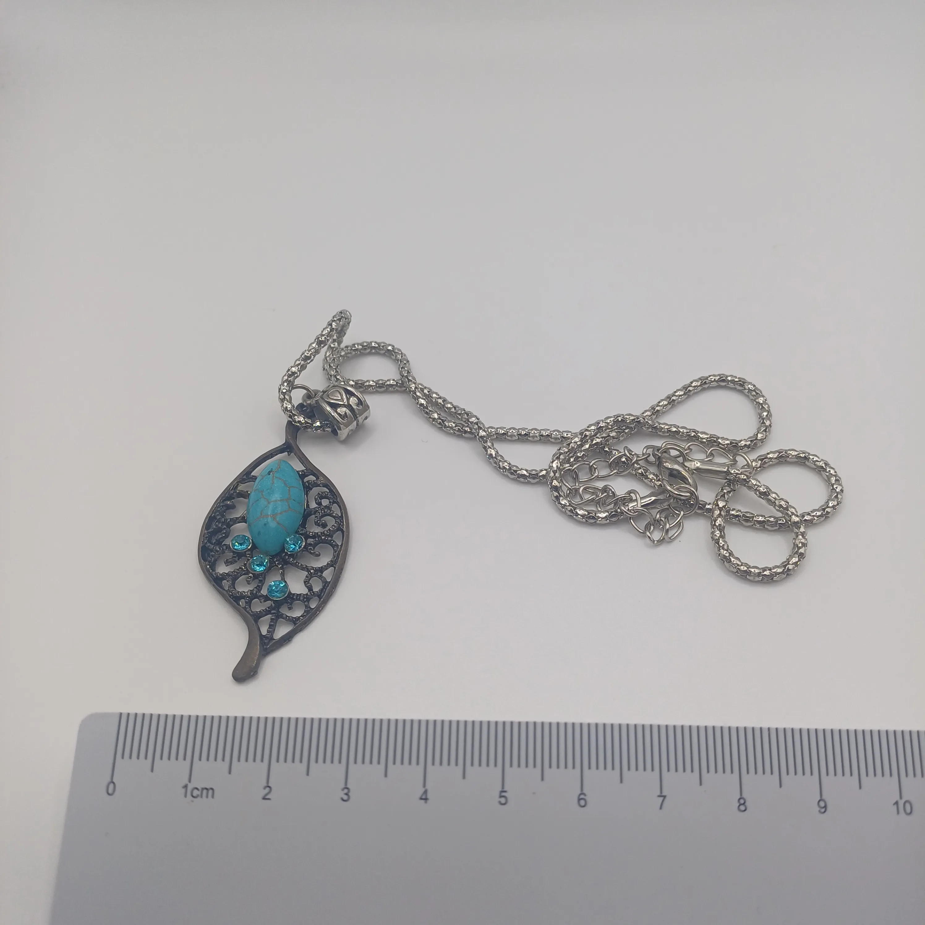 Pendentif fantaisie feuille turquoise