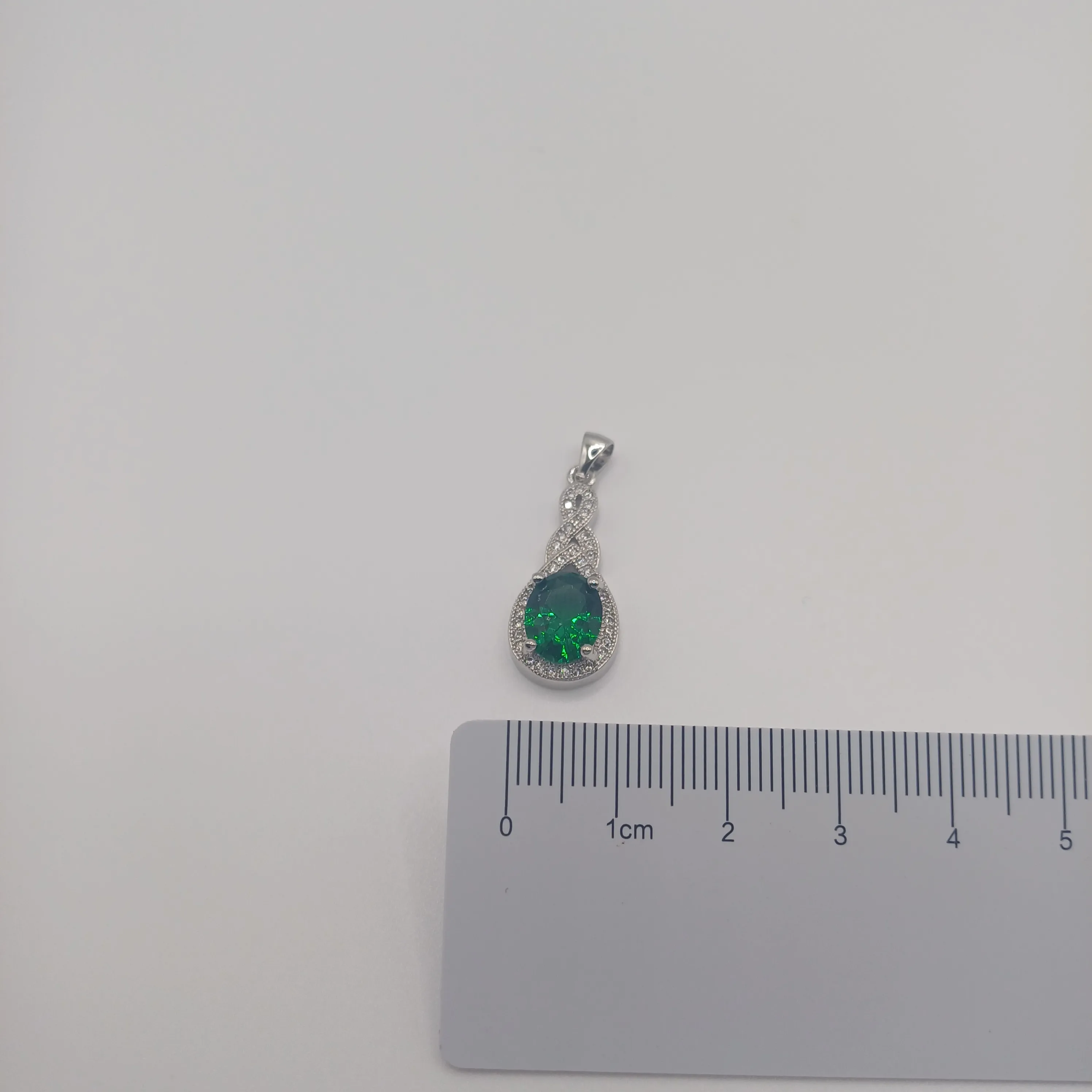 Pendentif fantaisie vert ovale