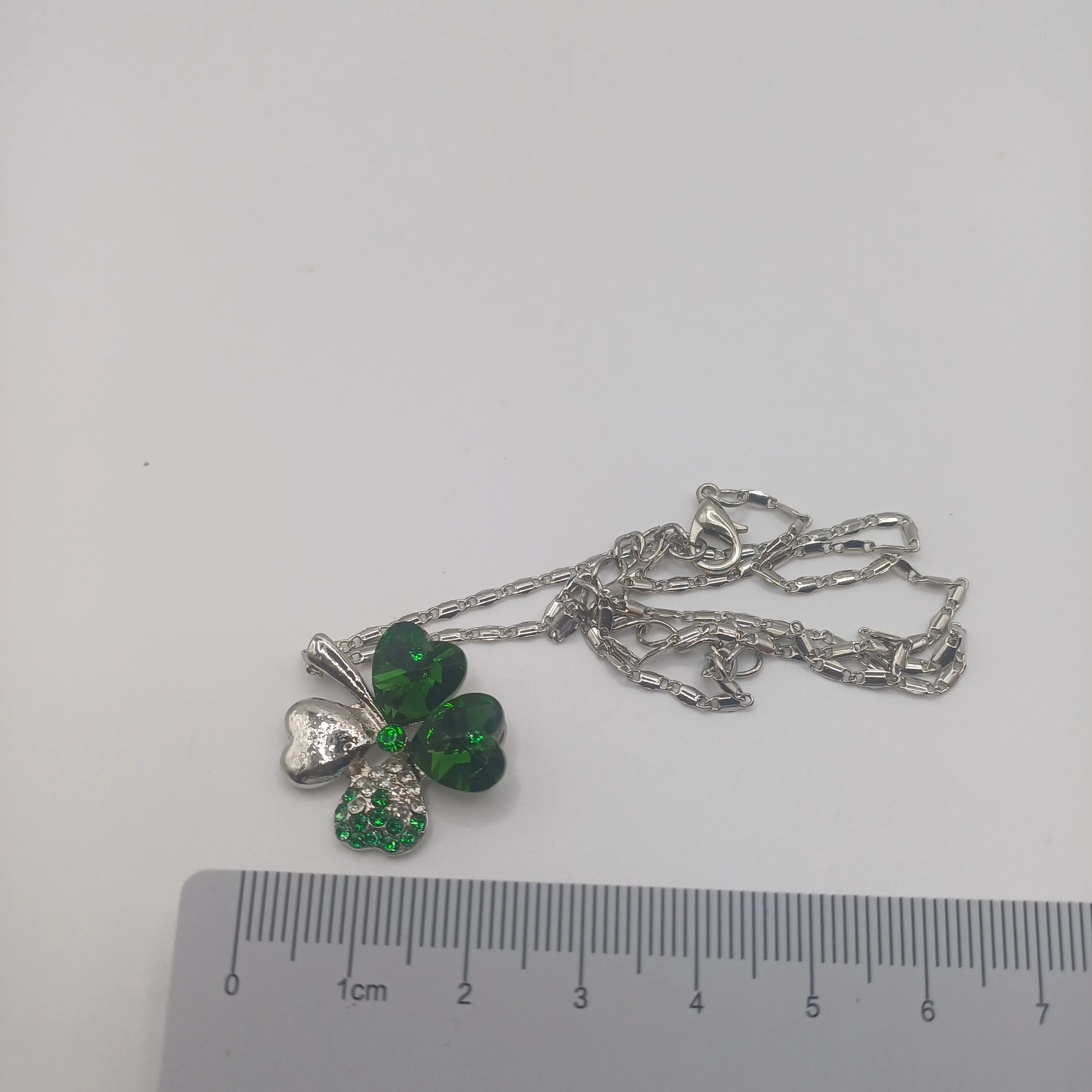 Pendentif fantaisie trèfle vert