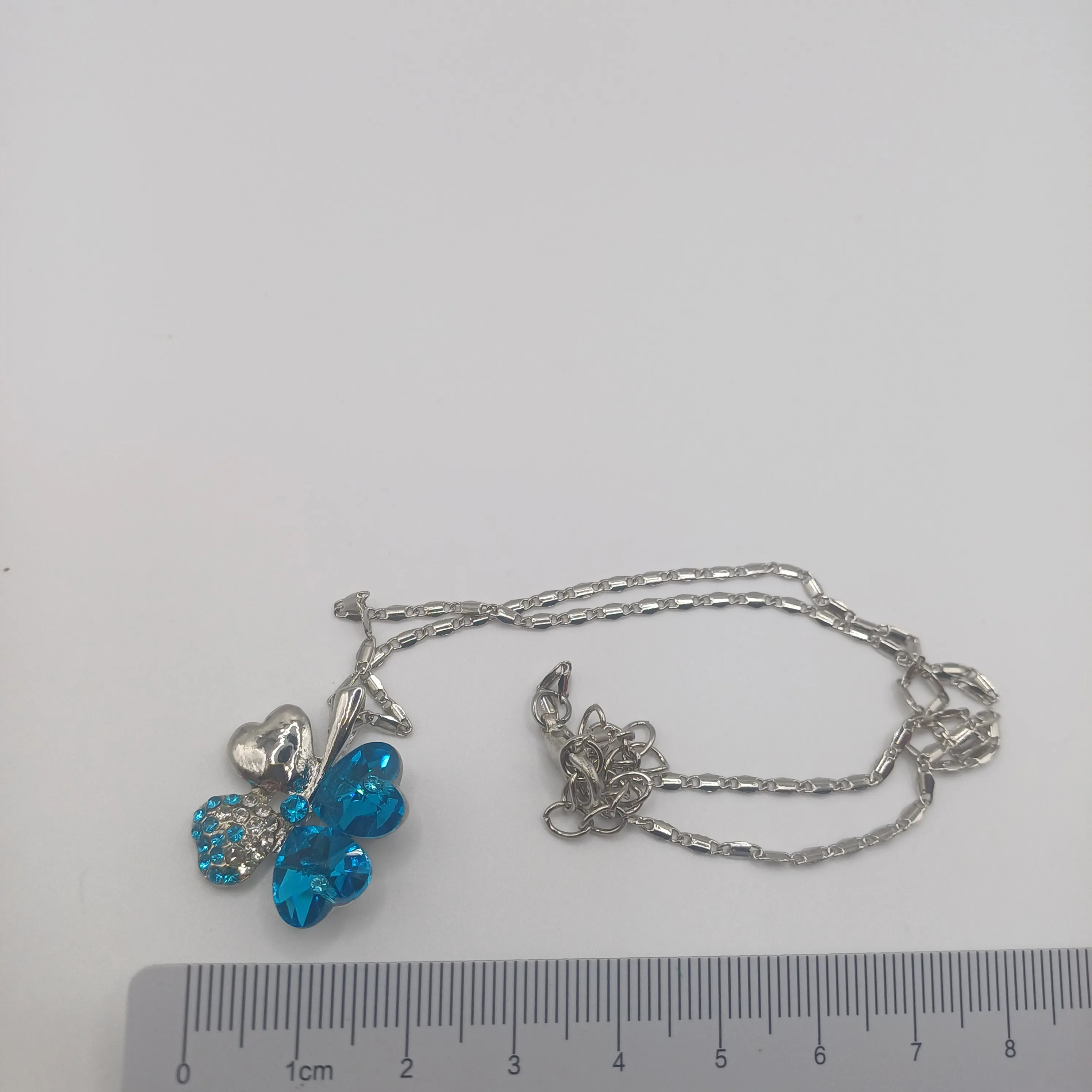 Pendentif fantaisie trèfle bleu