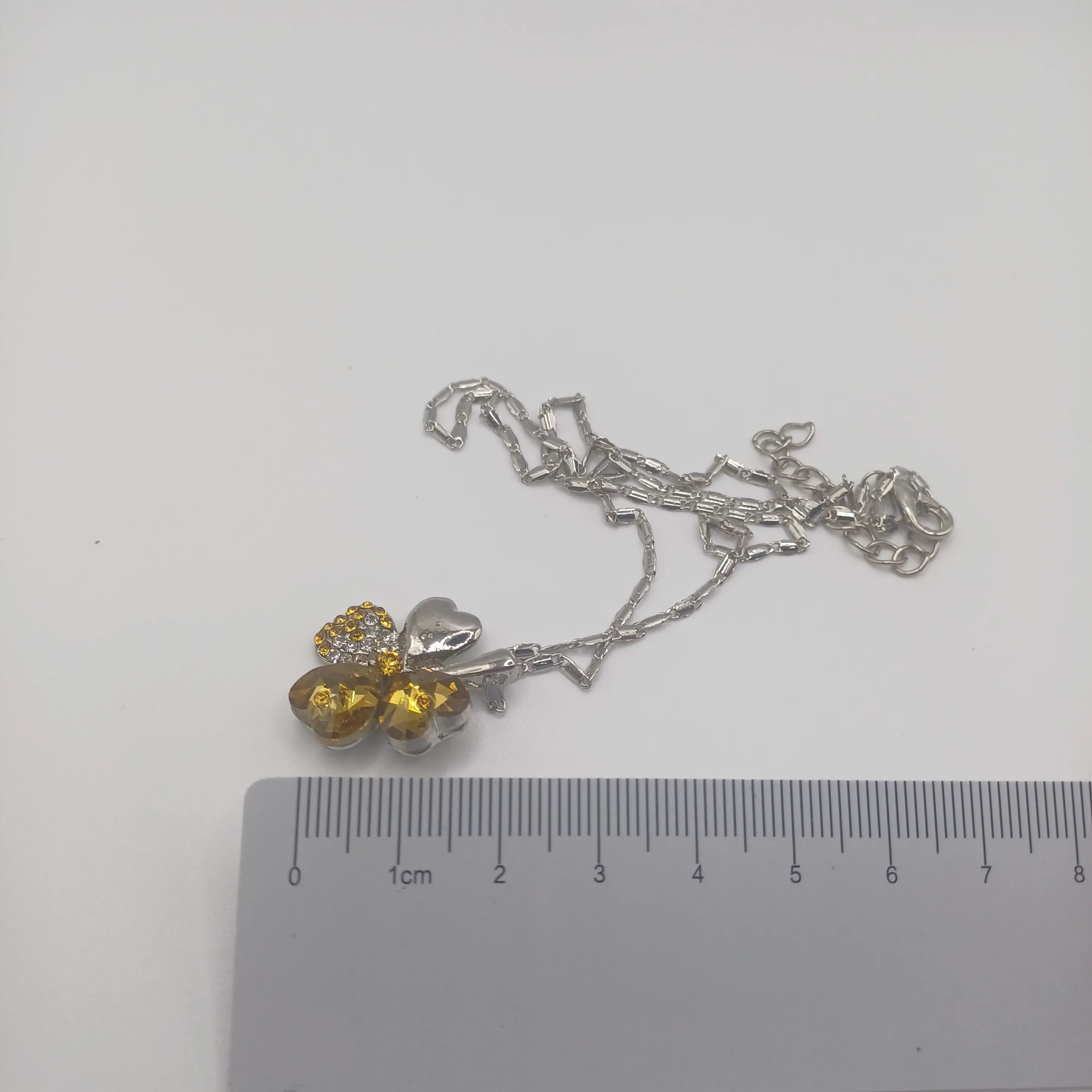 Pendentif fantaisie trèfle ambre