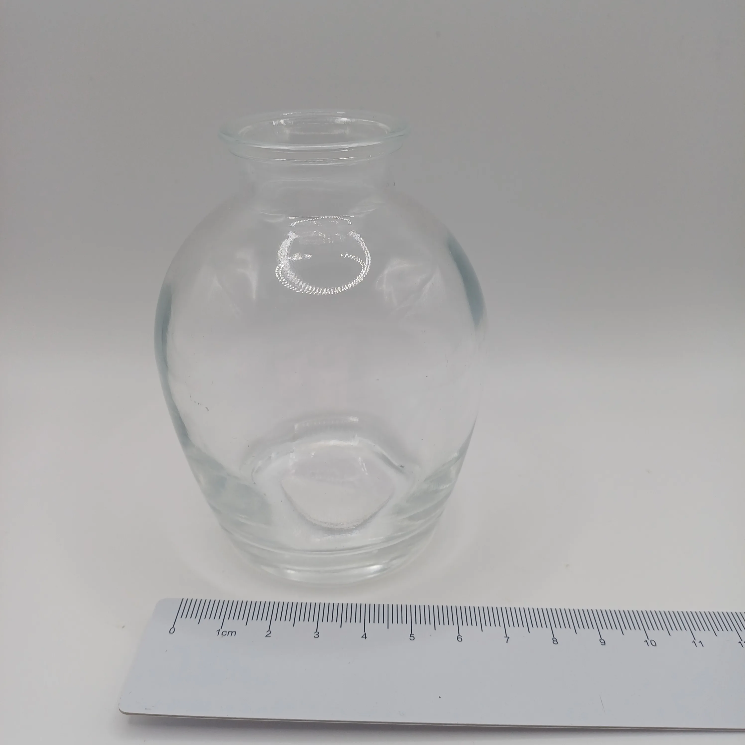 Petit vase en verre