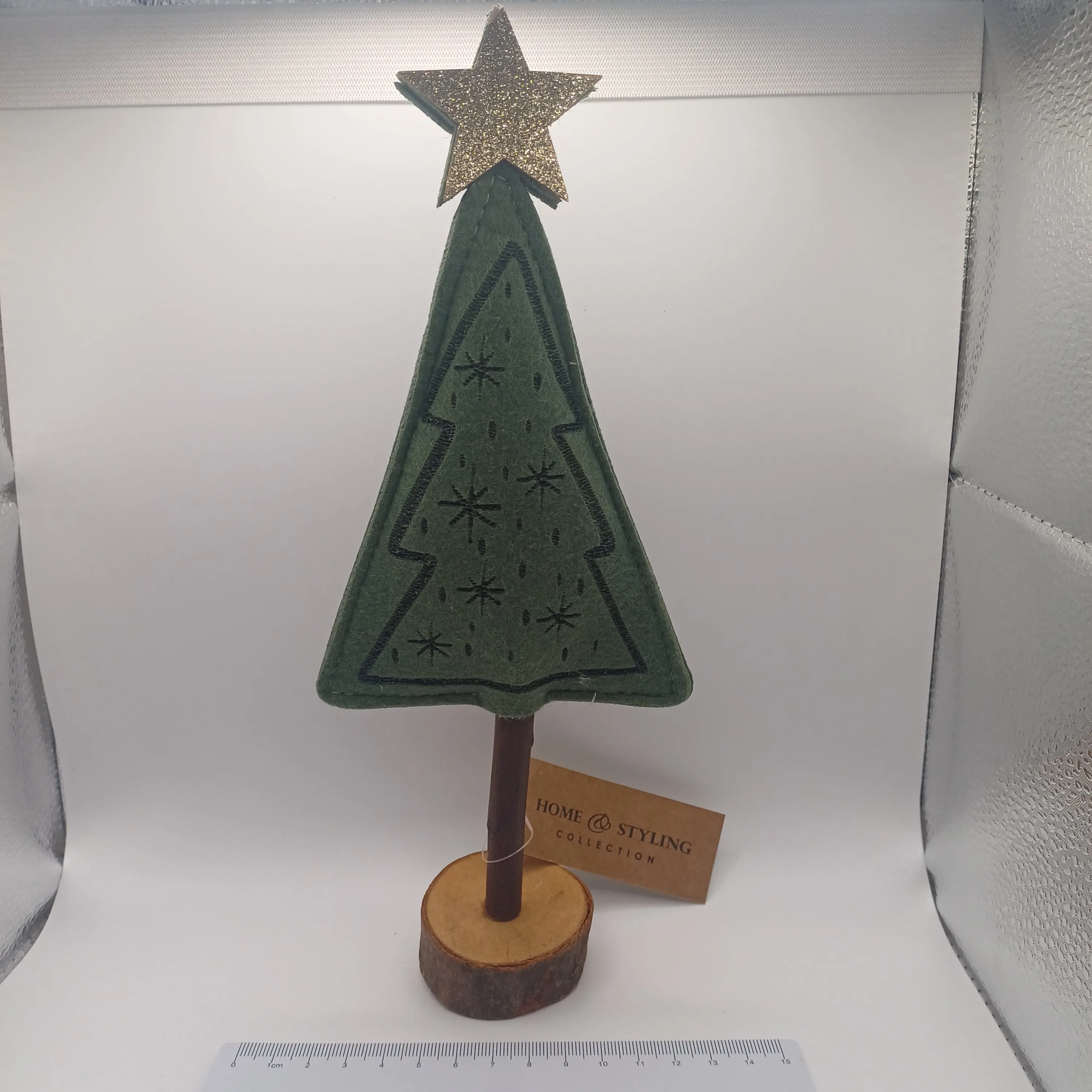 Sapin décoratif en feutrine et bois